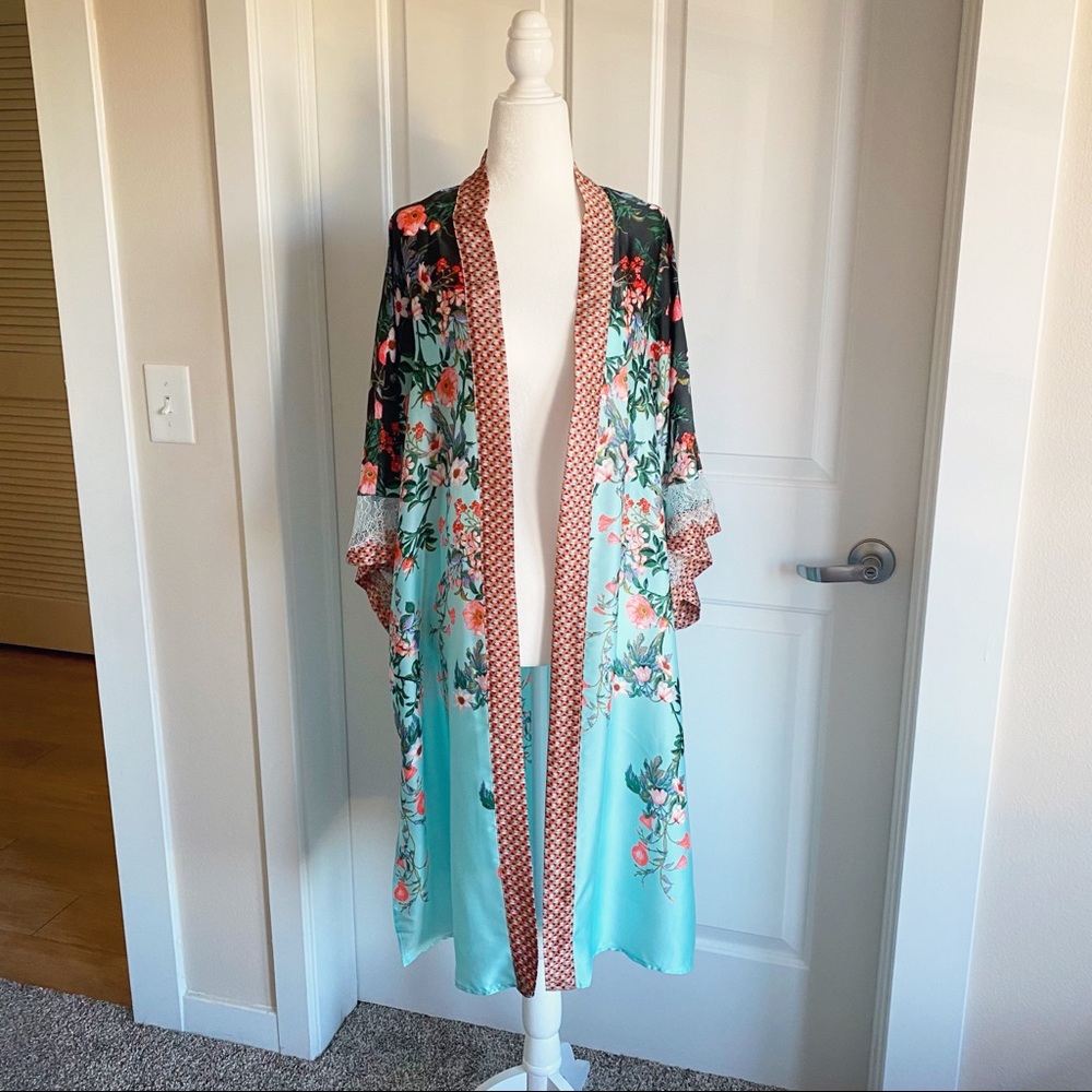 NWOT XS/S Chantilly Lace & Satin Robe